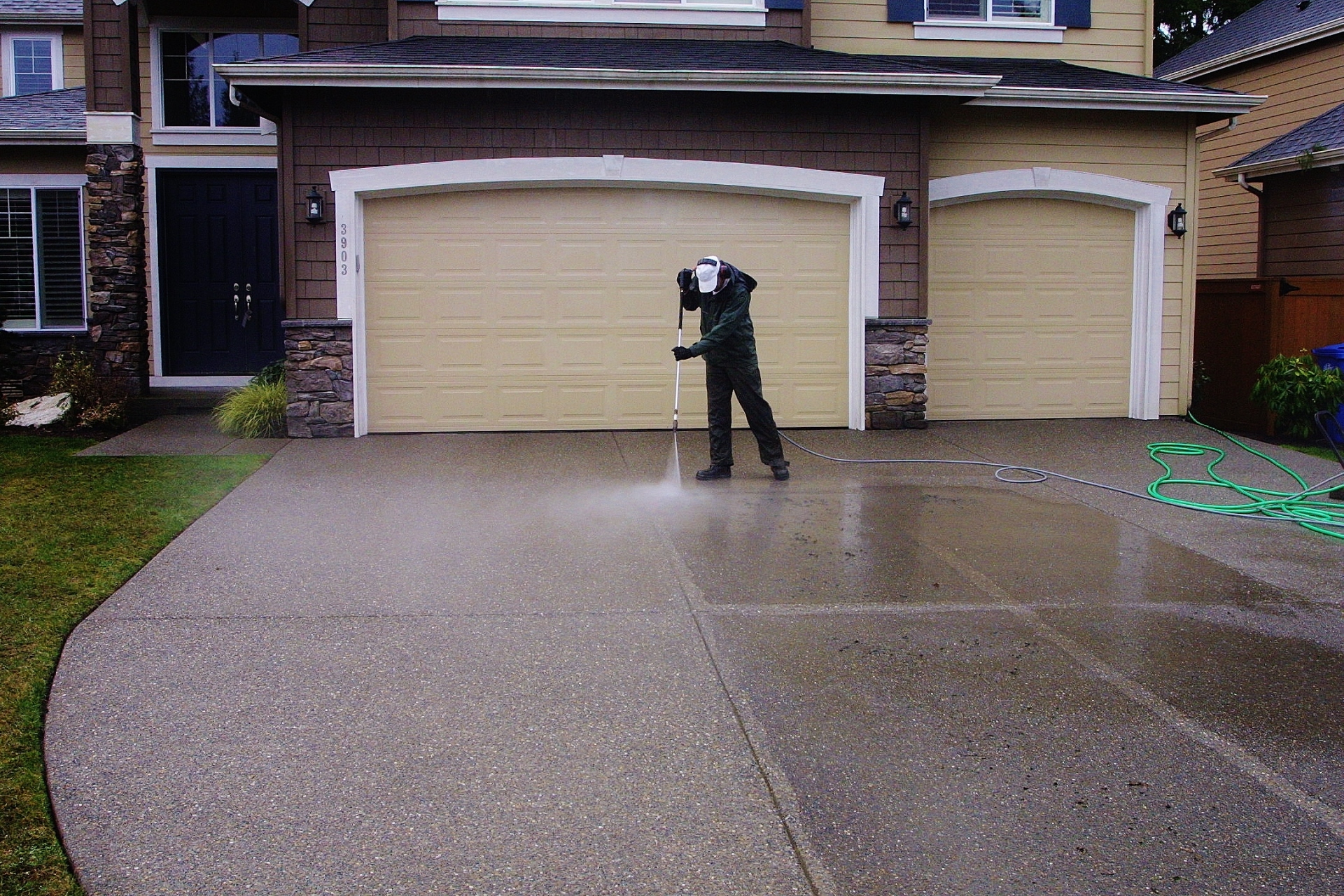 Pressure washing concrete driveway Olympia, Oly, DuPont, dupont, lacey