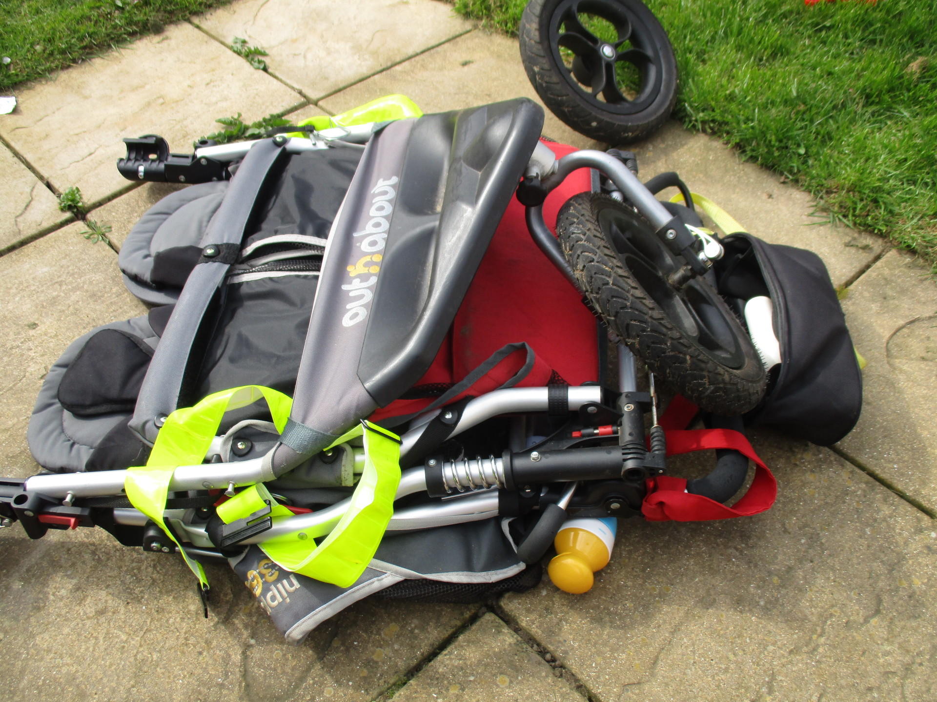 out n about nipper double v1