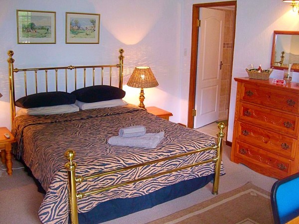 Oaktree Lodge King Size Bed