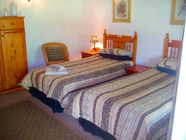 Oaktree Lodge Room Twin Beds