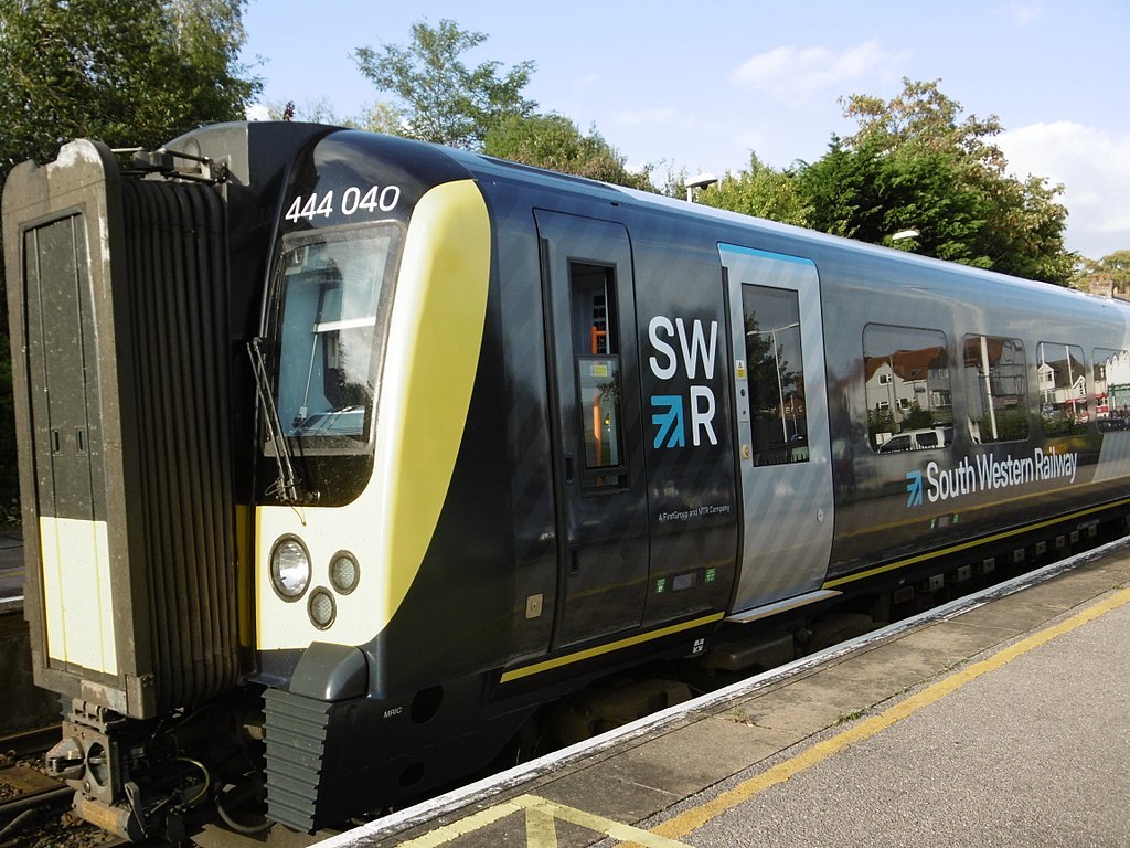 SWR-1024px-444040_at_New_Milton