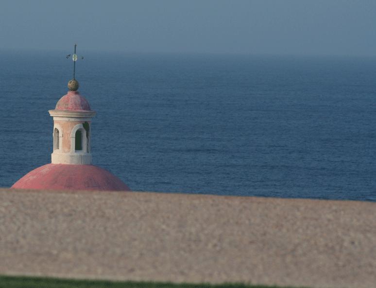 Capilla y mar