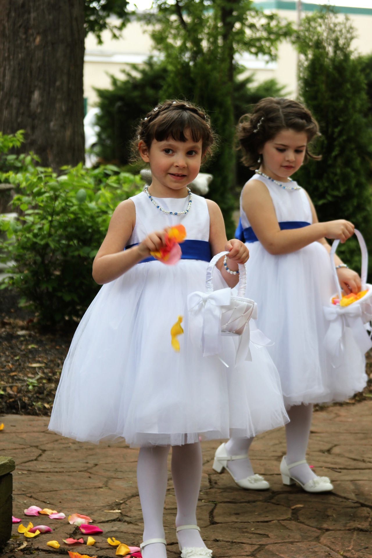 wedding, outdoor wedding, flower girls