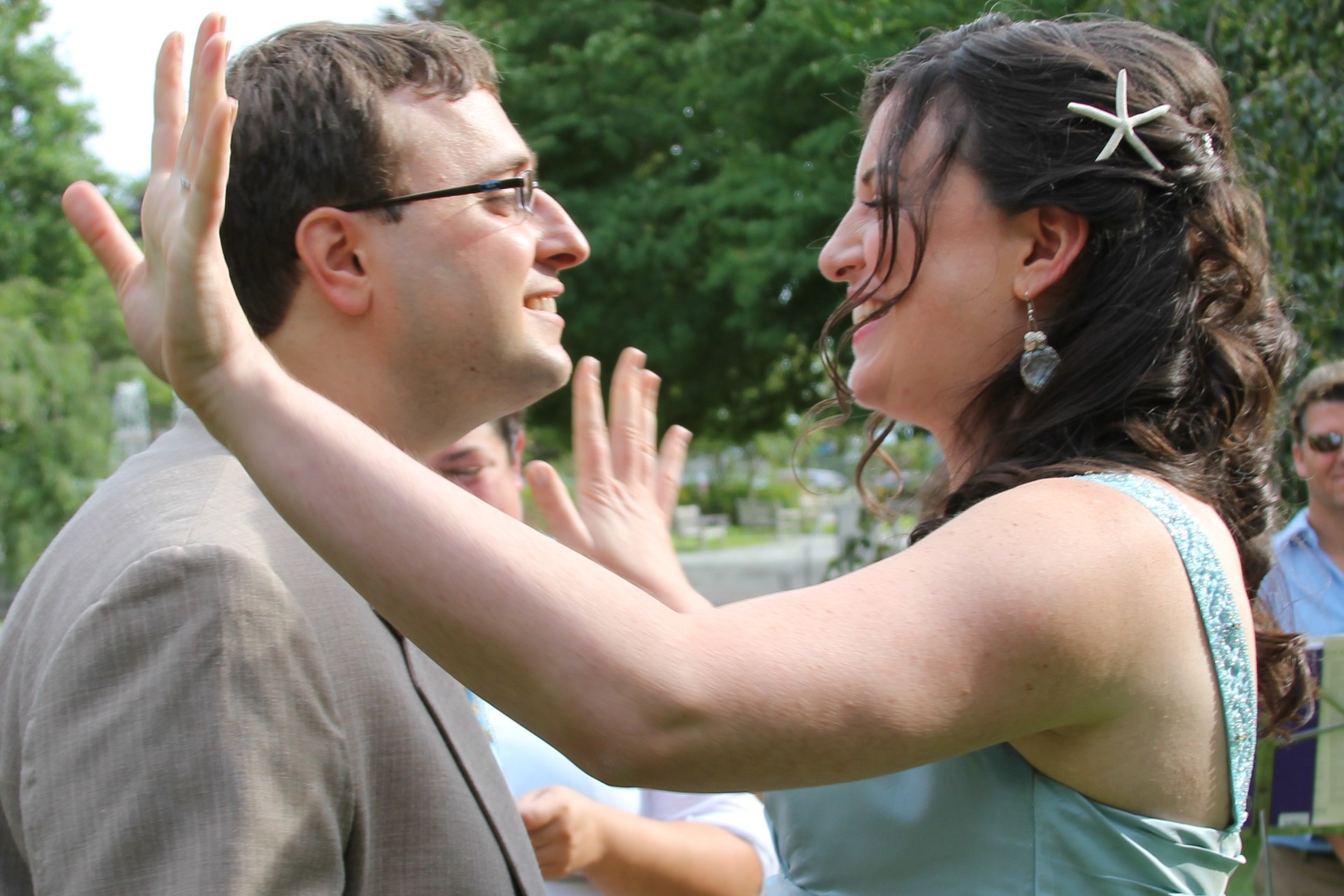 wedding, outdoor wedding, kiss