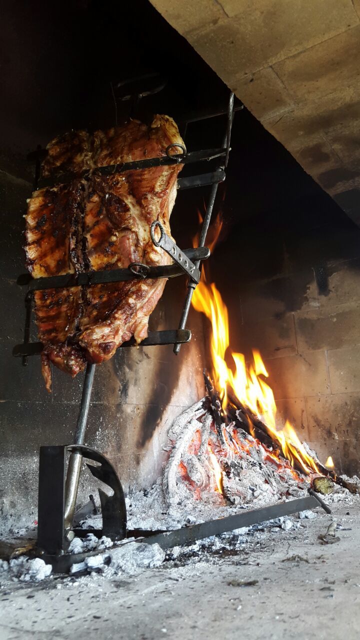 ASADORES Y PARRILLAS