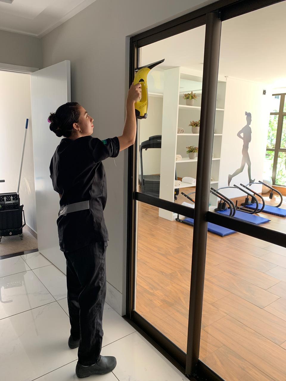 LIMPADOR DE VIDROS E JANELAS A   BATERIA WV
50 plus