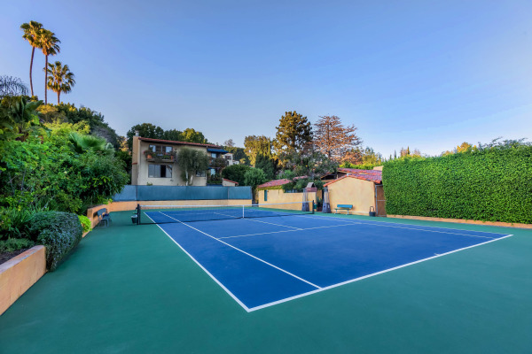 9331 Doheny Rd, Beverly Hills 90210 for Rent Lease with tennis court