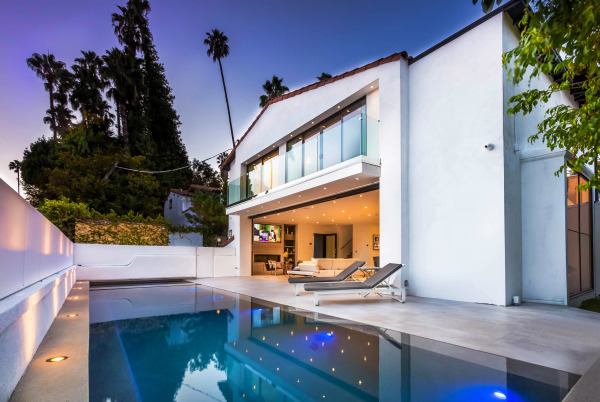 9331 Doheny Rd, Beverly Hills 90210 for Rent Lease pool and Spa