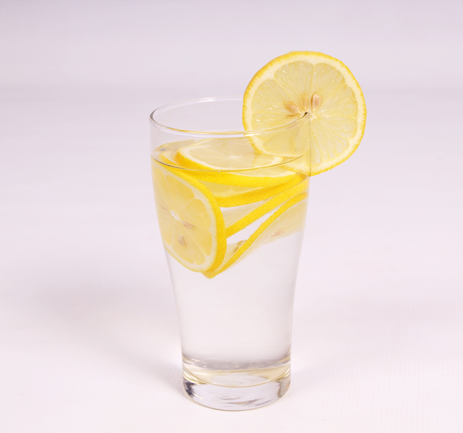 Lemon-water-in-glass