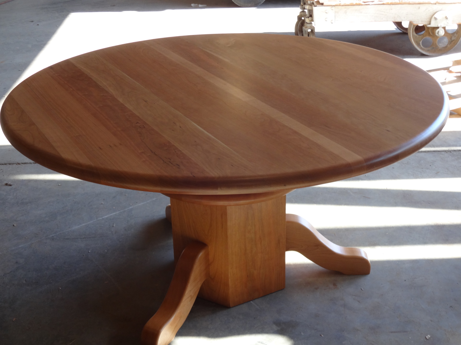Round Oak Table | www.longbarninc.com