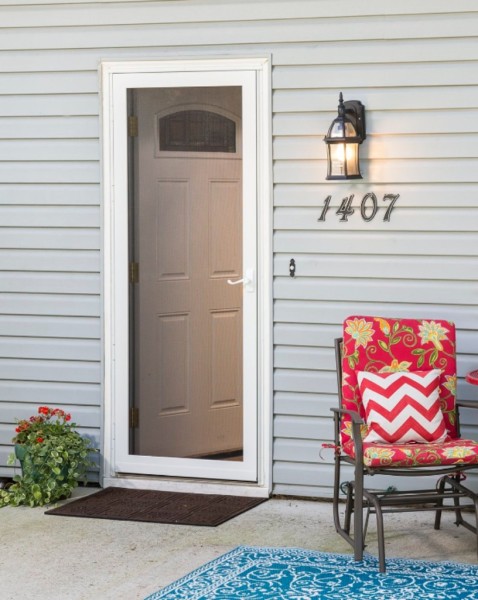 Larson - Storm Doors | www.longbarninc.com