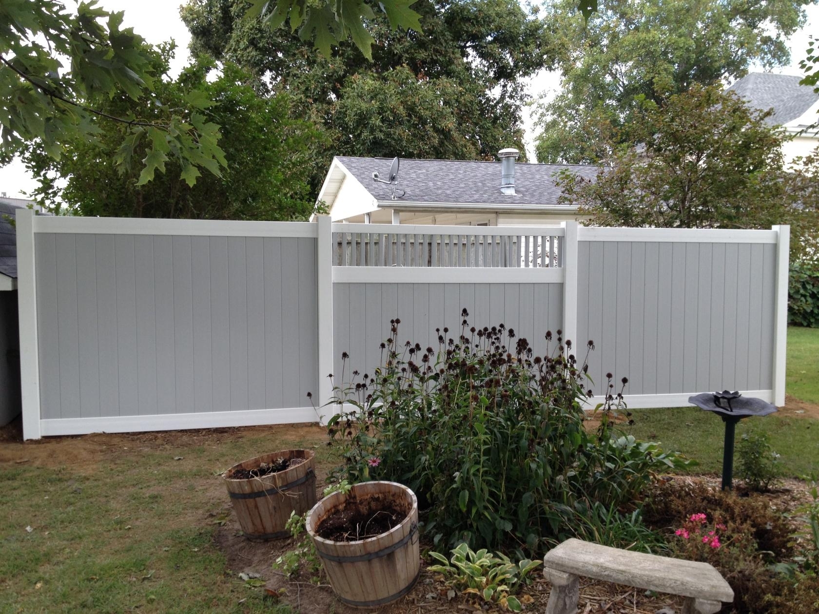 Vinyl Fence Project in Newton, ILt