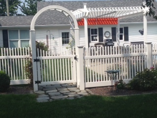 Poly Vinyl Fence in Lake Sara area of Effingham, 