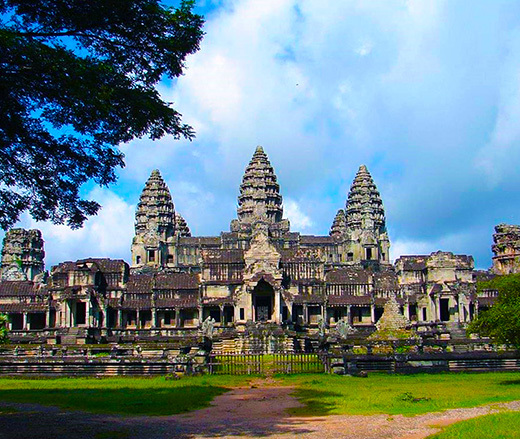 Angkor-Wat-Temple-01-520x439