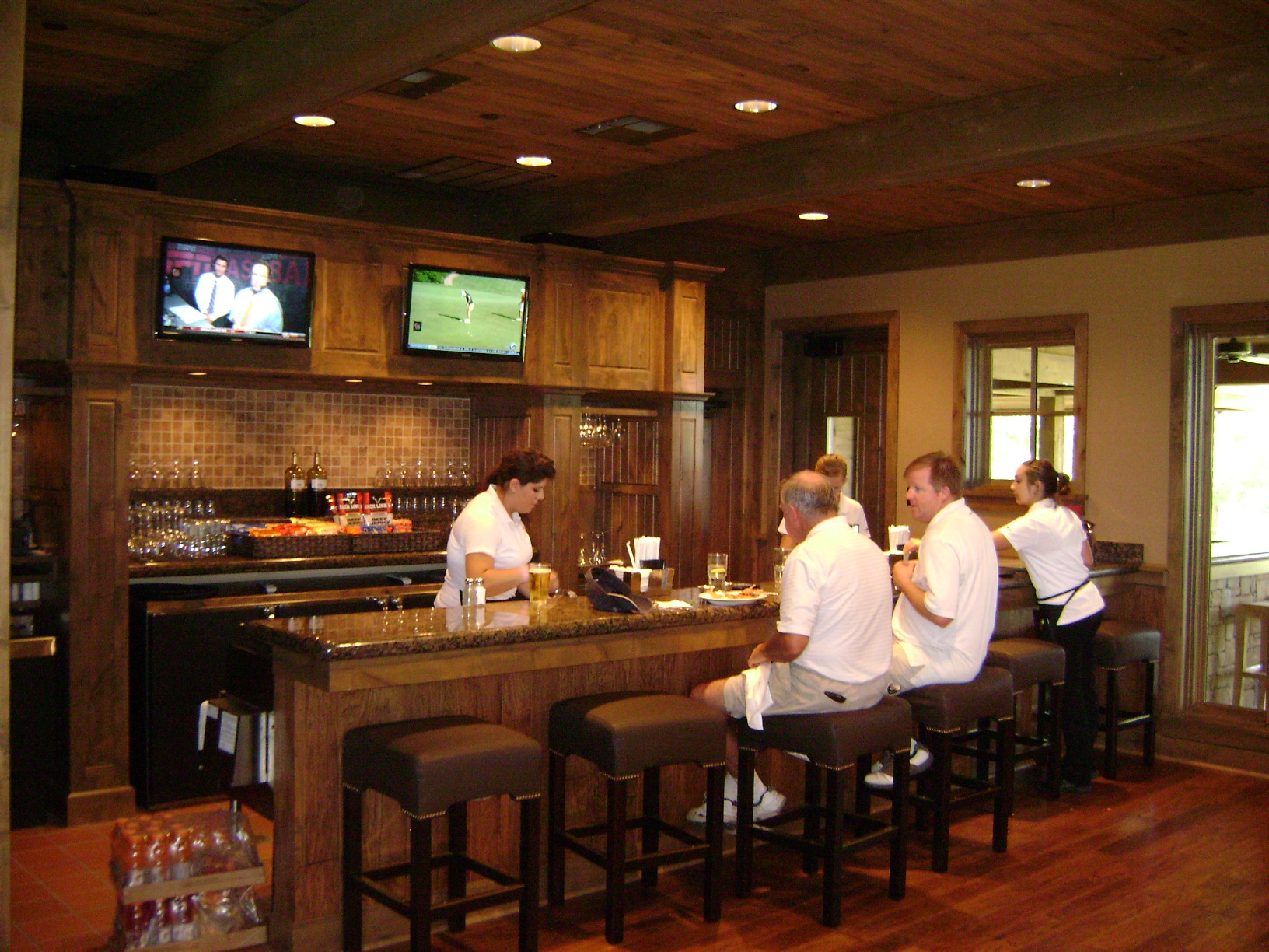 Rock Creek Resort - Bar
