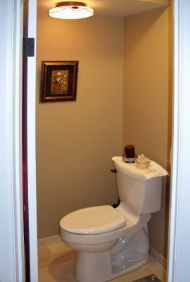 Separated toilet room