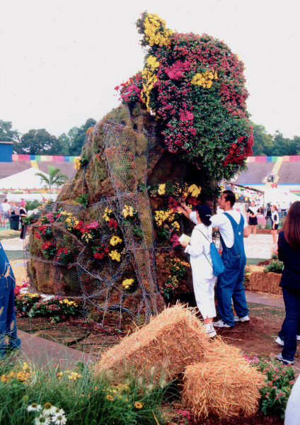 15' Floral Cow