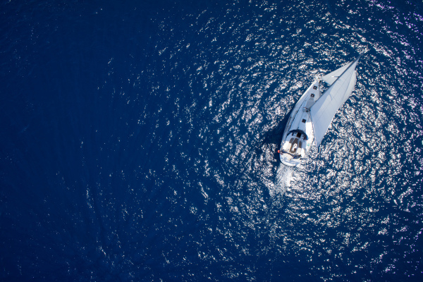 AUTHENTIC 
SAILING 
ADVENTURES