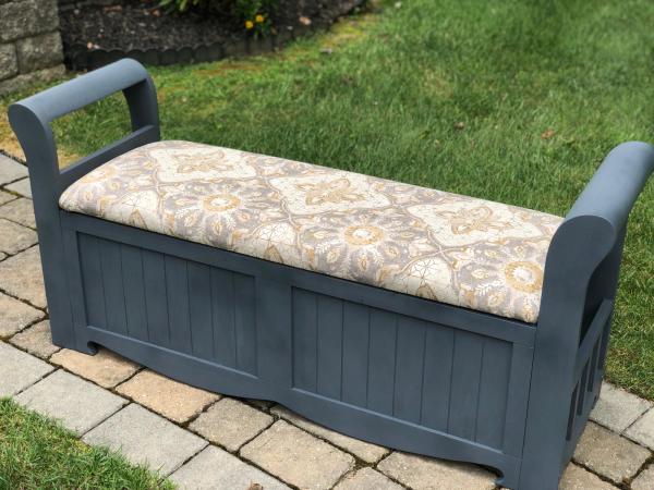 Foyer/Mudroom Bench with Storage