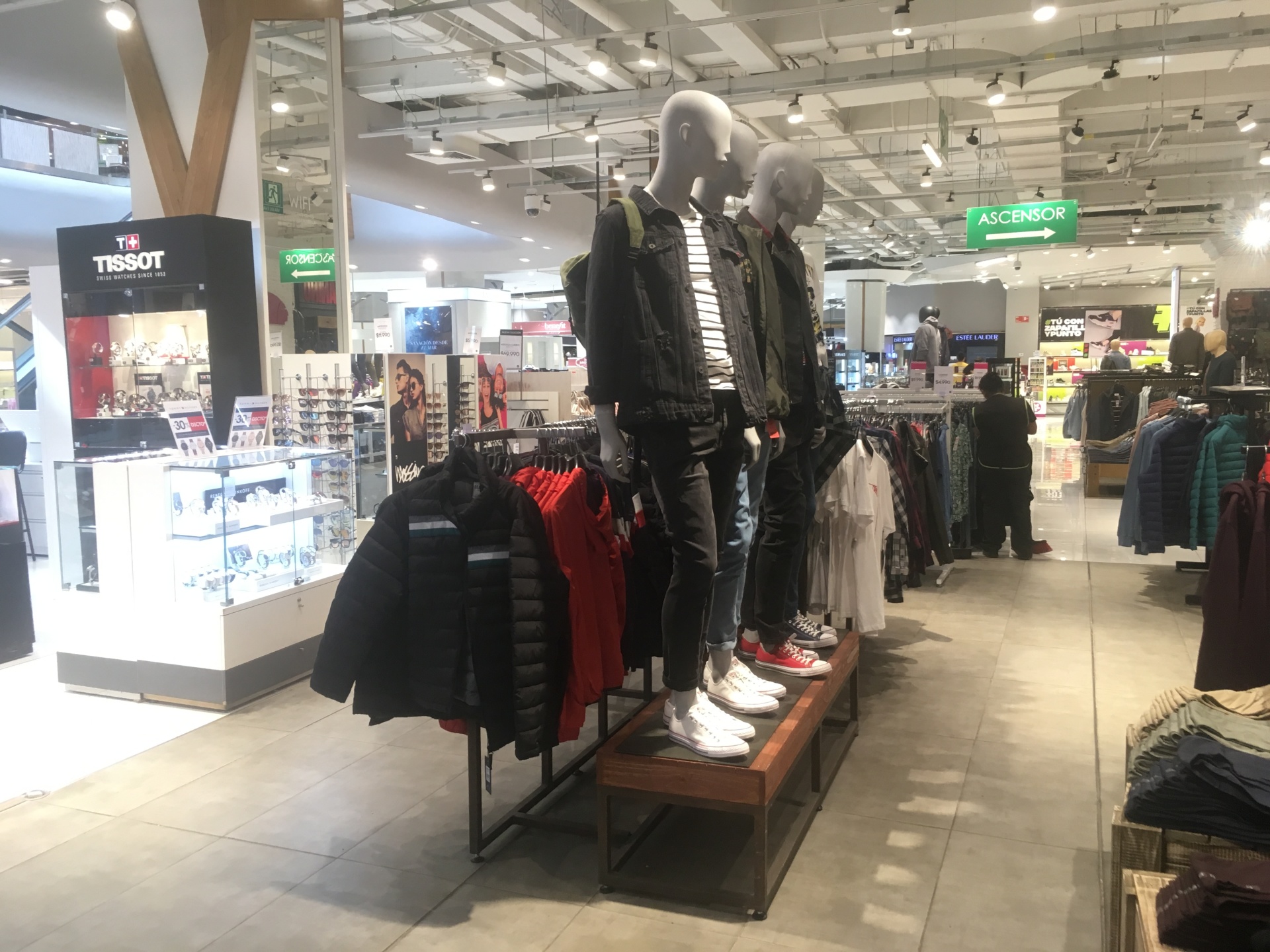 Vitrina Pasillo Hombre Falabella