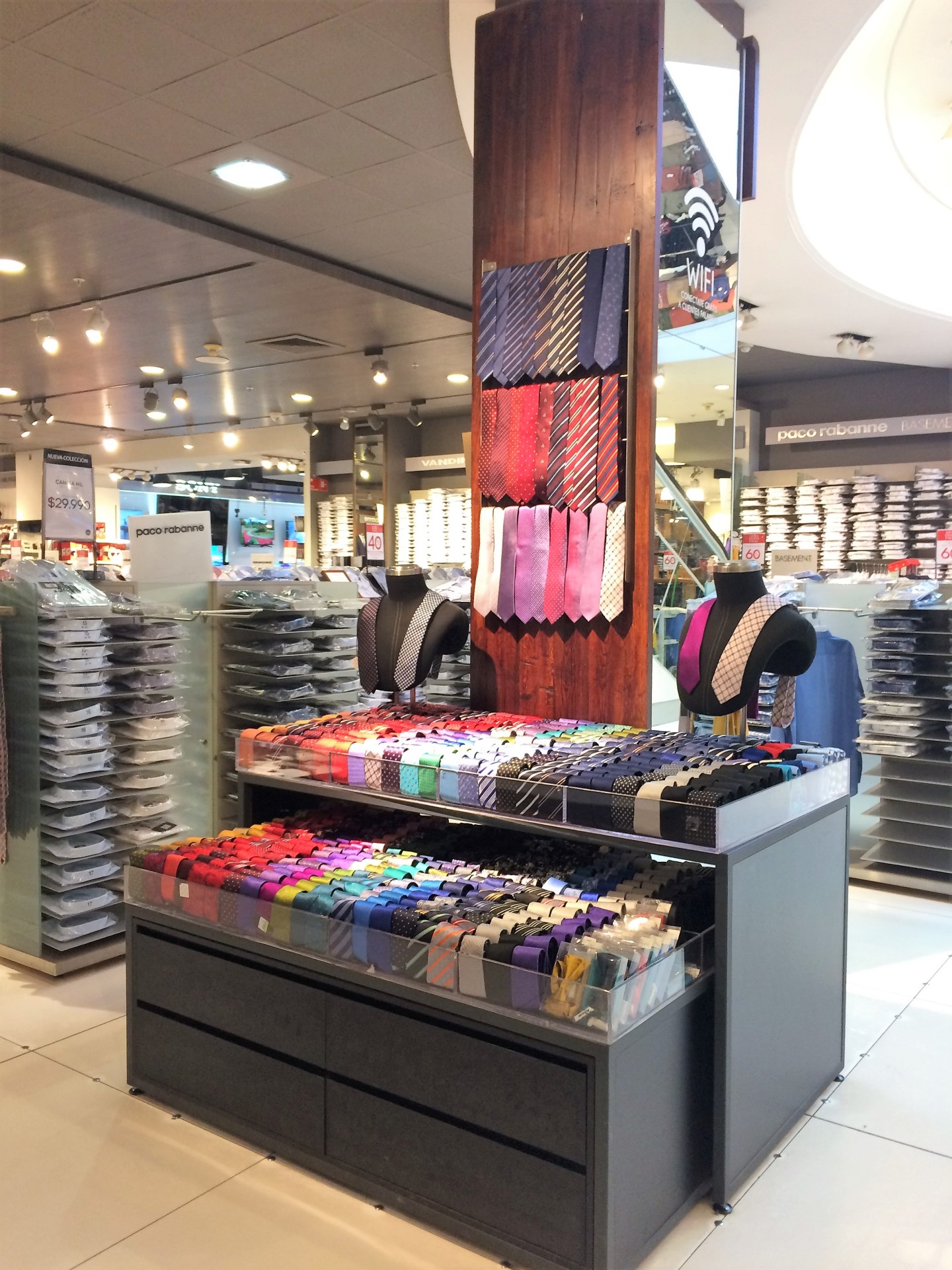 Pilar Corbatas Falabella Parque Arauco