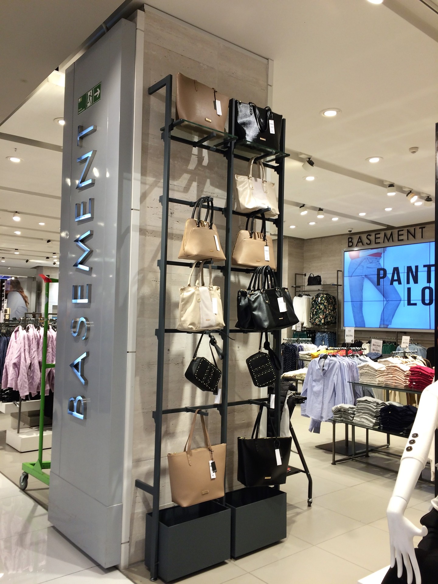 Accesorios Corner Basement Falabella