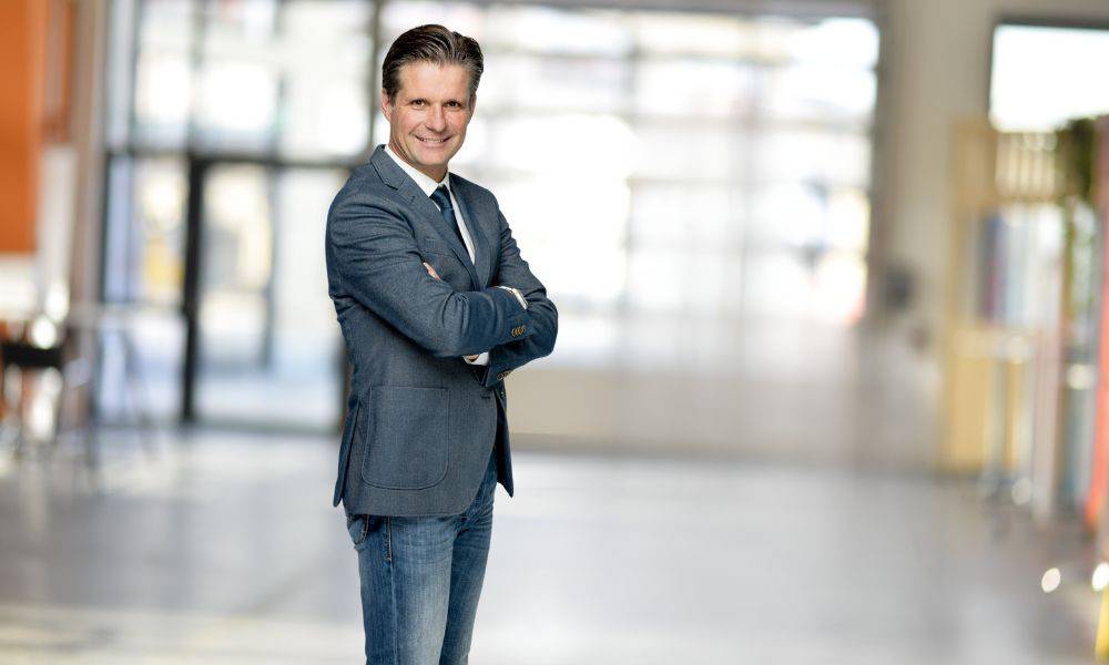 This is an image captionbnm,ghjjhgk