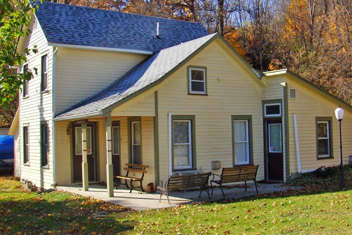 Champagne-House-Hammondsport-Lodging.jpg