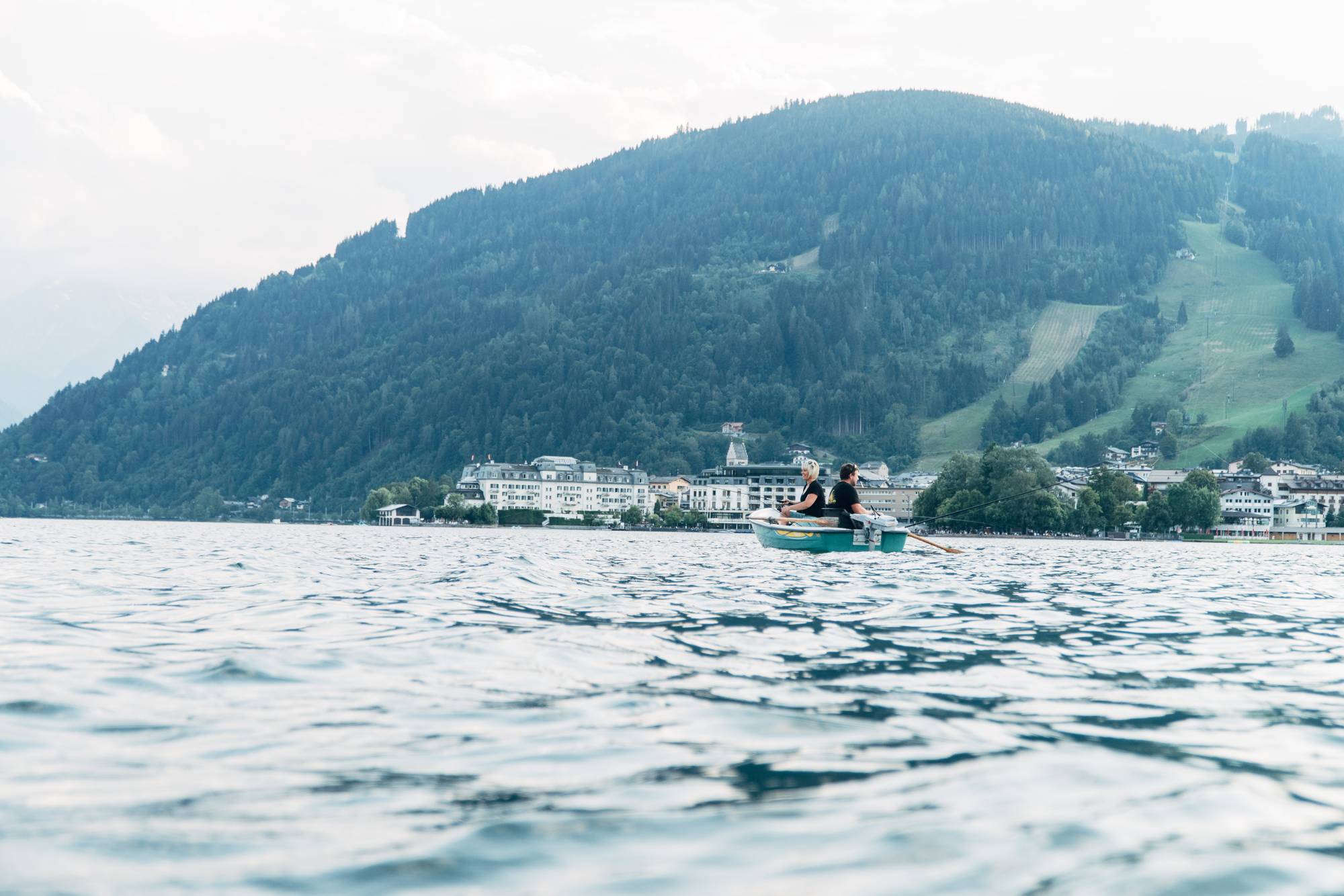 Fishing as a break on Lake Zell