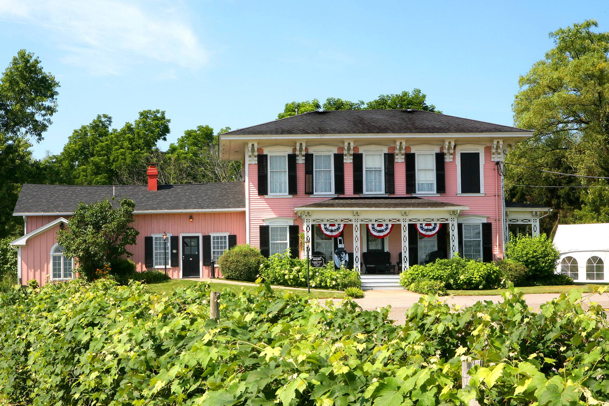 Pleasant Valley Inn.jpg