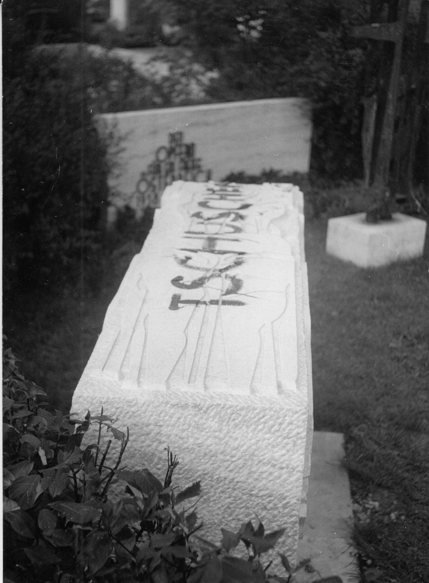 Grabdenkmal Ferlach, August 1972