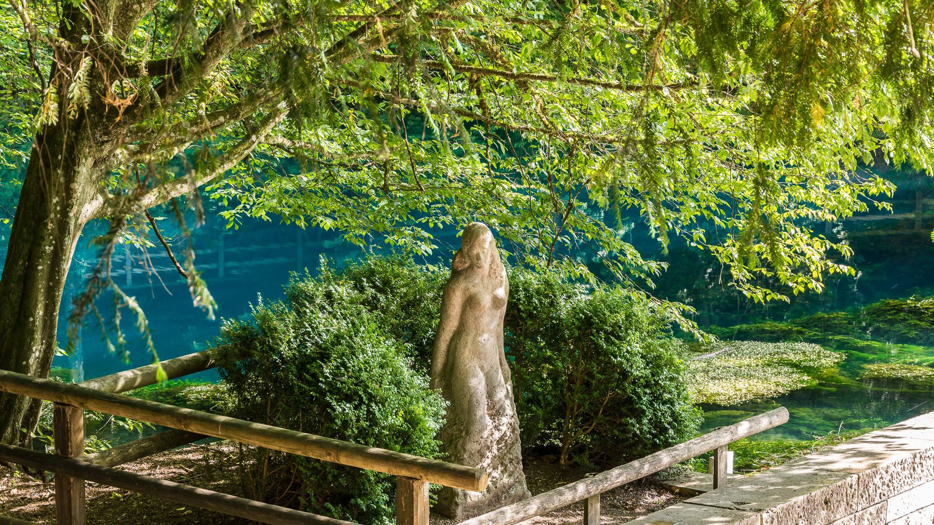 Skulptur der Schönen Lau am Blautopf