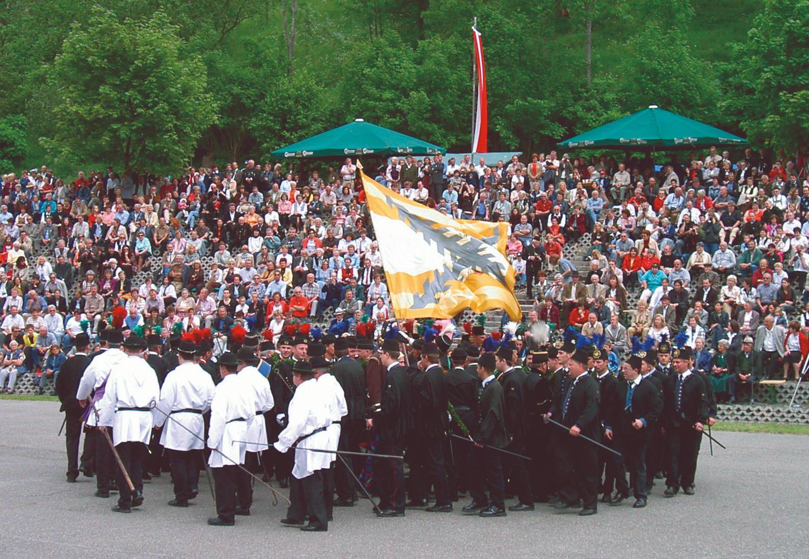 Unter der Leitung des Vortänzers tanzen 22 Knappen. Der Ablauf muss genau stimmen – jeder Fehler führt dazu, dass die oft komplizierten Figuren komplett aufgelöst werden müssen.