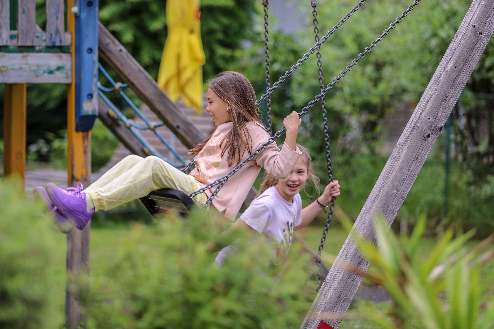 Garten und Spielplatz