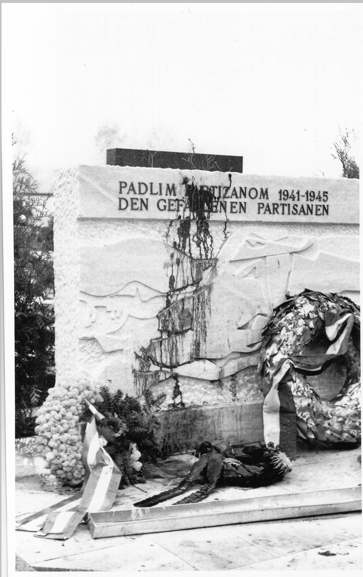 Grabdenkmal Ebenthal, 1971