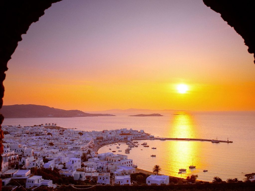 the_cyclades_islands_at_sundown_greece