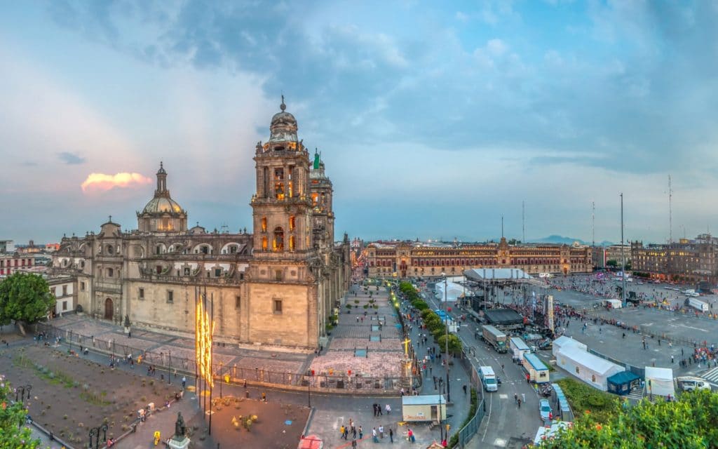 201411-w-worlds-most-visited-tourist-attractions-the-zocalo-mexico-city