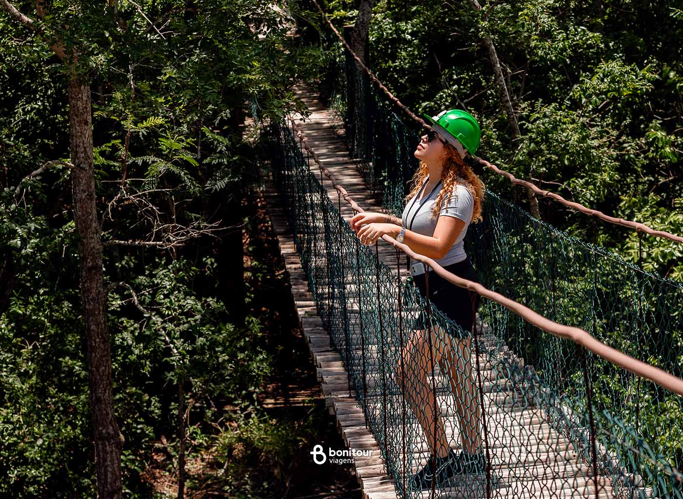 Trilha suspensa Grutas de São Miguek