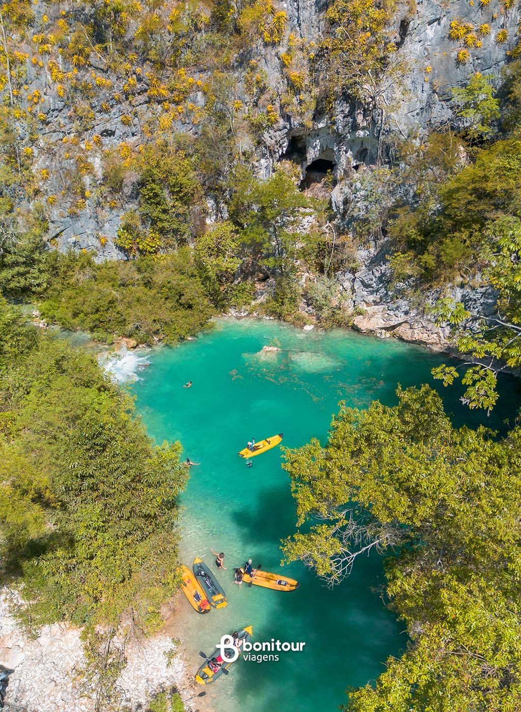 Pessoas passeando de Duck no passeio de Duck no passeio cânions do Salobra, em Bonito/MS