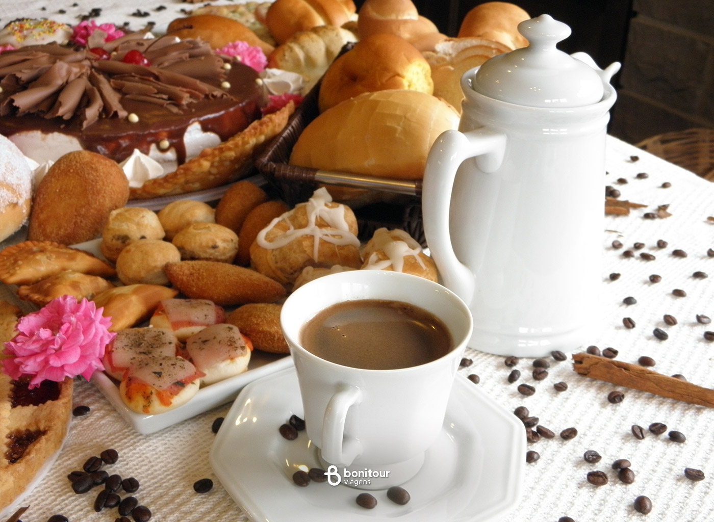 Mesa posta, do café colonial da Casa Fracalossi na Serra Gaúcha