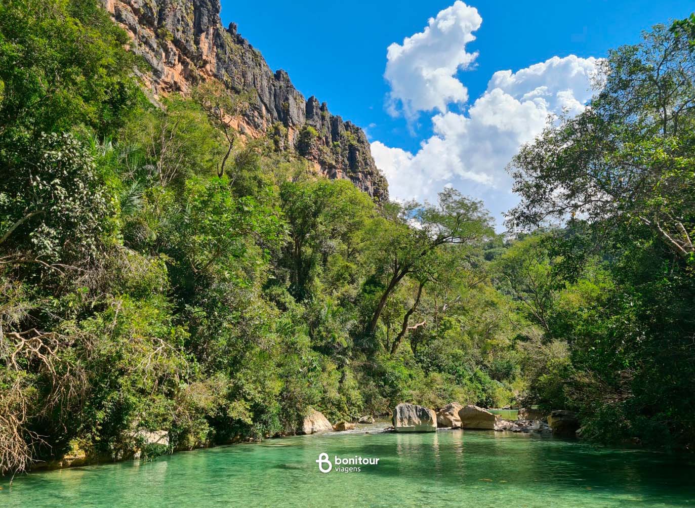 vista do rio e da muralha de jericó