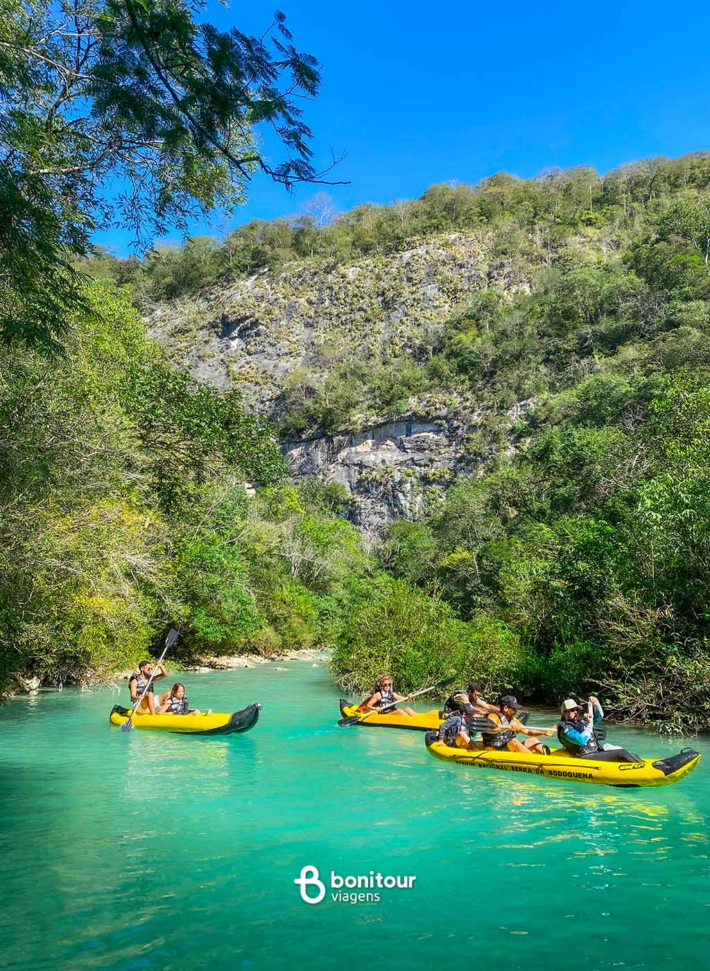 Pessoas passeando de Duck no passeio de Duck no passeio cânions do Salobra, em Bonito/MS
