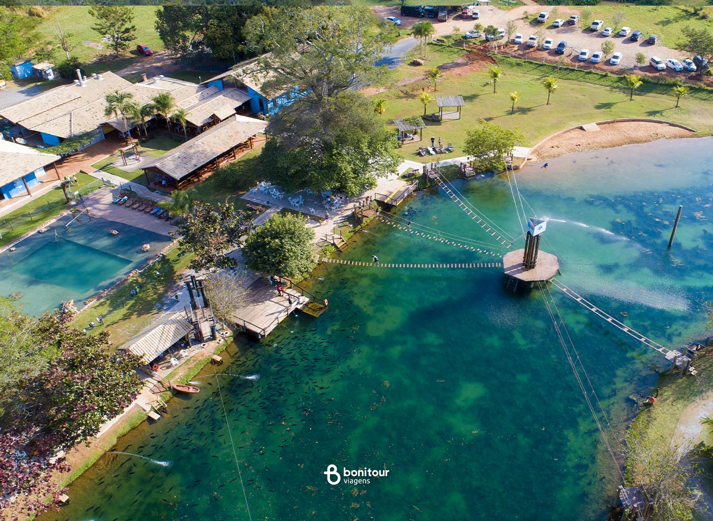 Vista de cima do Balneário Nascente azul