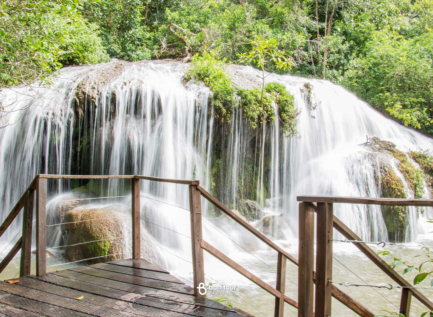 Quedas d'água de cachoeira em Bonito/MS.