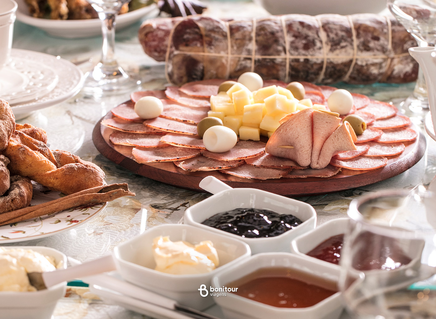 Mesa posta, do café colonial da Casa Fracalossi na Serra Gaúcha