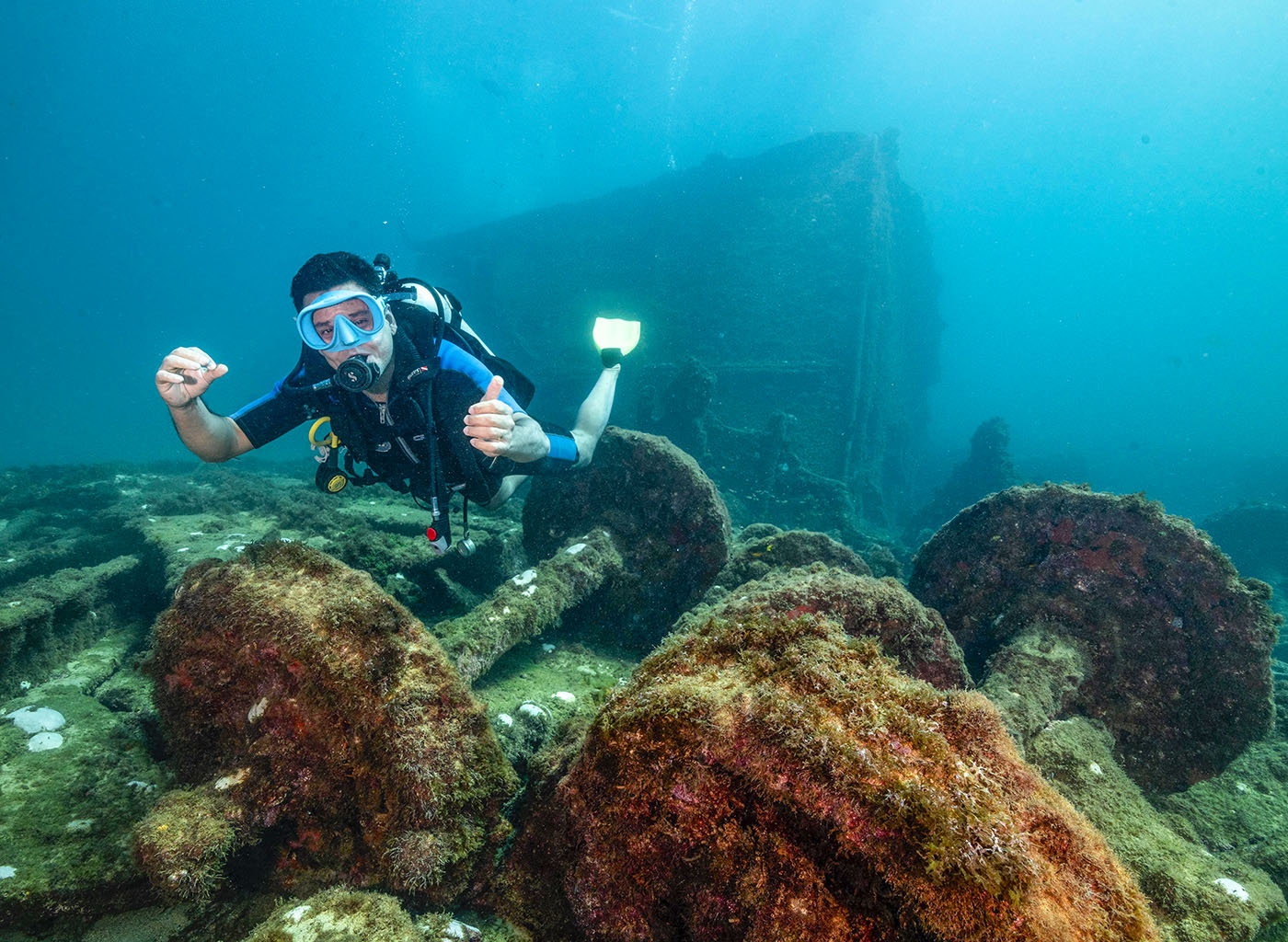 Mergulho com Cilindro no Naufrágio do Porto em Fernando de Noronha