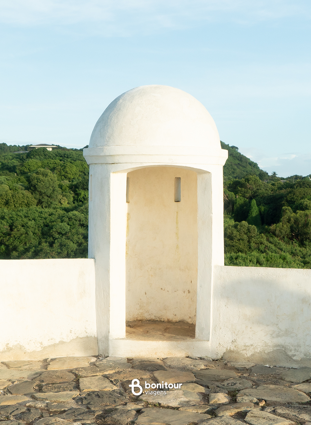 Imagem de uma das arquiteturas de Fernando de Noronha