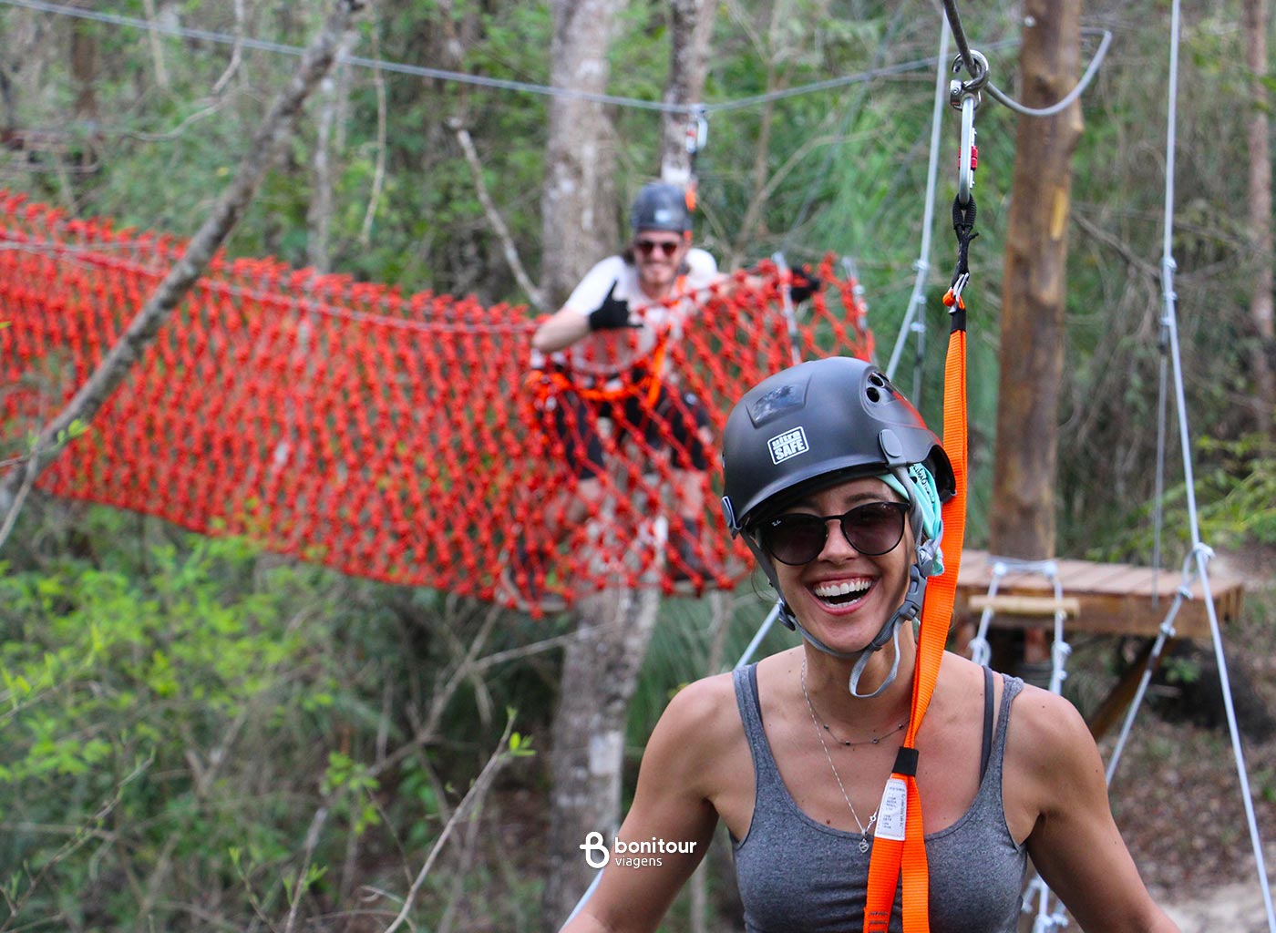 Pessoas curtindo no Parque Ecológico Rio Formoso
