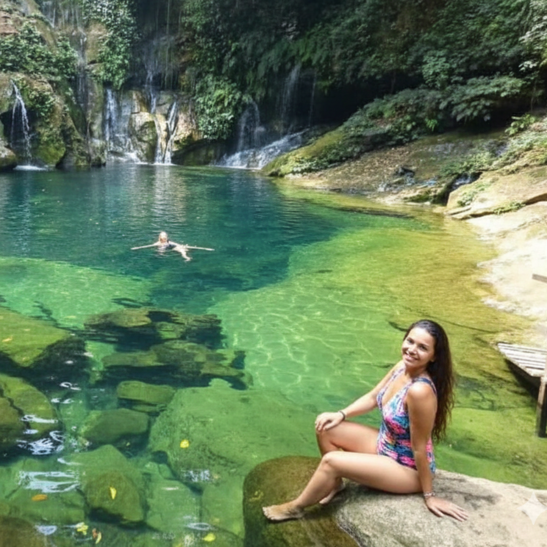 Banho nas águas cristalinas da Cachoeira do Poço Azul na Chapada das Mesas