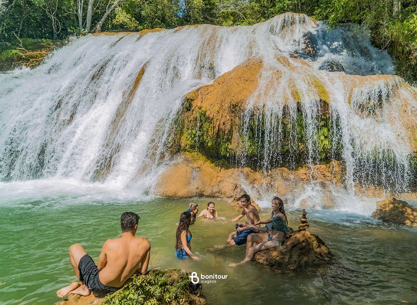 Pessoas curtindo as Cachoeiras da Serra da Bodoquena